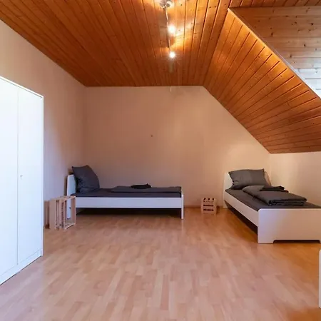 Traumhaus Naehe Mainz I 12 Betten I 4 Schlafzimmer I Terrasse I 200m2 I Garten 度假居 *