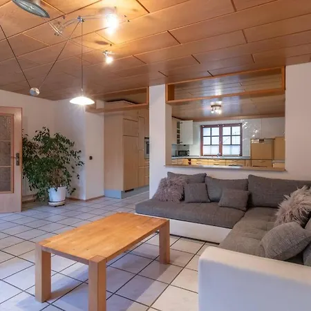 Traumhaus Naehe Mainz I 12 Betten I 4 Schlafzimmer I Terrasse I 200m2 I Garten