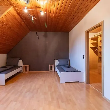 Traumhaus Naehe Mainz I 12 Betten I 4 Schlafzimmer I Terrasse I 200m2 I Garten 度假居 *