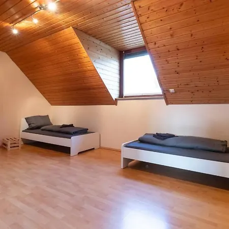 Traumhaus Naehe Mainz I 12 Betten I 4 Schlafzimmer I Terrasse I 200m2 I Garten 度假居 *