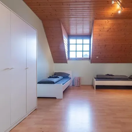Traumhaus Naehe Mainz I 12 Betten I 4 Schlafzimmer I Terrasse I 200m2 I Garten