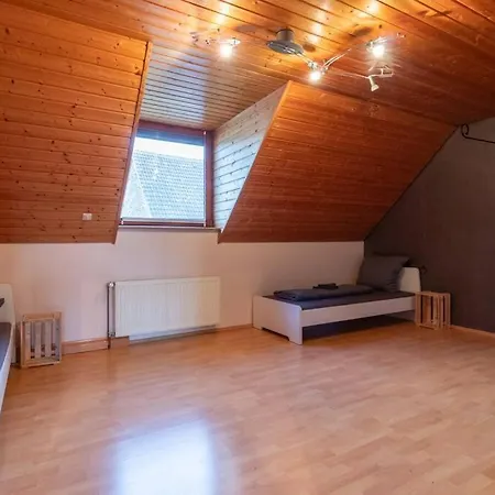 Traumhaus Naehe Mainz I 12 Betten I 4 Schlafzimmer I Terrasse I 200m2 I Garten 度假居