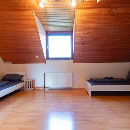 Traumhaus Naehe Mainz I 12 Betten I 4 Schlafzimmer I Terrasse I 200m2 I Garten 度假居