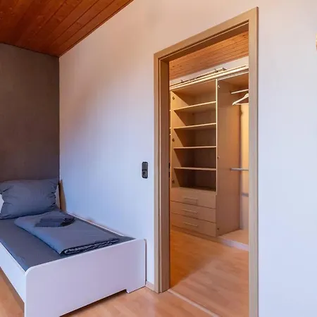 Traumhaus Naehe Mainz I 12 Betten I 4 Schlafzimmer I Terrasse I 200m2 I Garten *