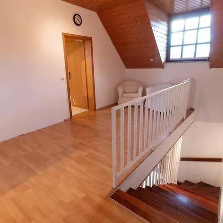 Traumhaus Naehe Mainz I 12 Betten I 4 Schlafzimmer I Terrasse I 200m2 I Garten 度假居