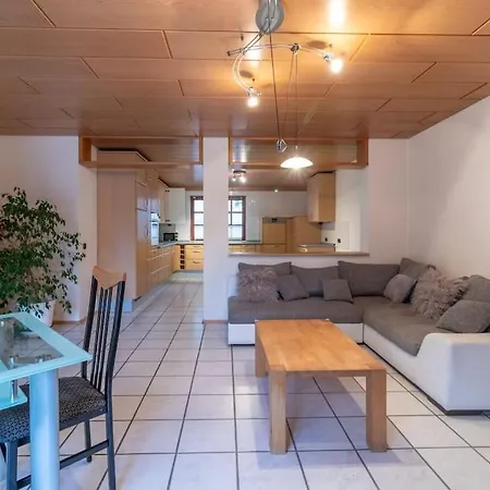 Traumhaus Naehe Mainz I 12 Betten I 4 Schlafzimmer I Terrasse I 200m2 I Garten *