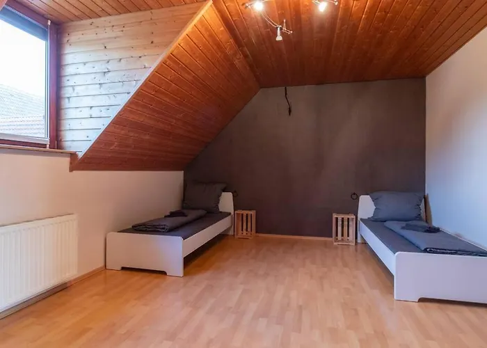 Traumhaus Naehe Mainz I 12 Betten I 4 Schlafzimmer I Terrasse I 200m2 I Garten Dom wakacyjny Weinolsheim