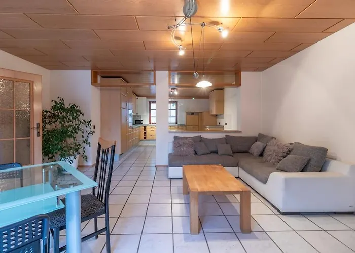 Traumhaus Naehe Mainz I 12 Betten I 4 Schlafzimmer I Terrasse I 200m2 I Garten *