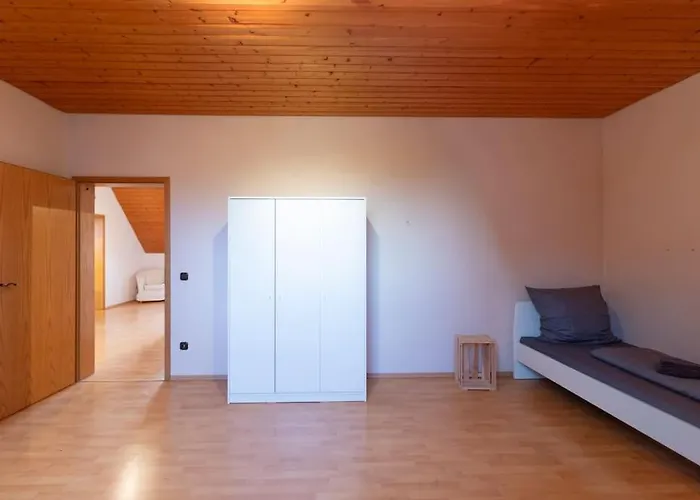 Traumhaus Naehe Mainz I 12 Betten I 4 Schlafzimmer I Terrasse I 200m2 I Garten